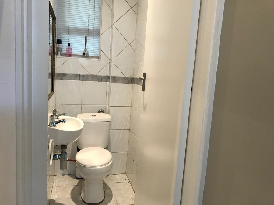 To Let 3 Bedroom Property for Rent in Sea Point Western Cape